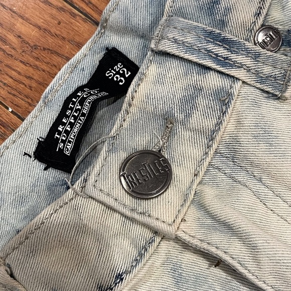 Men's Distressed Blue and White Jeans - Picture 2 of 16